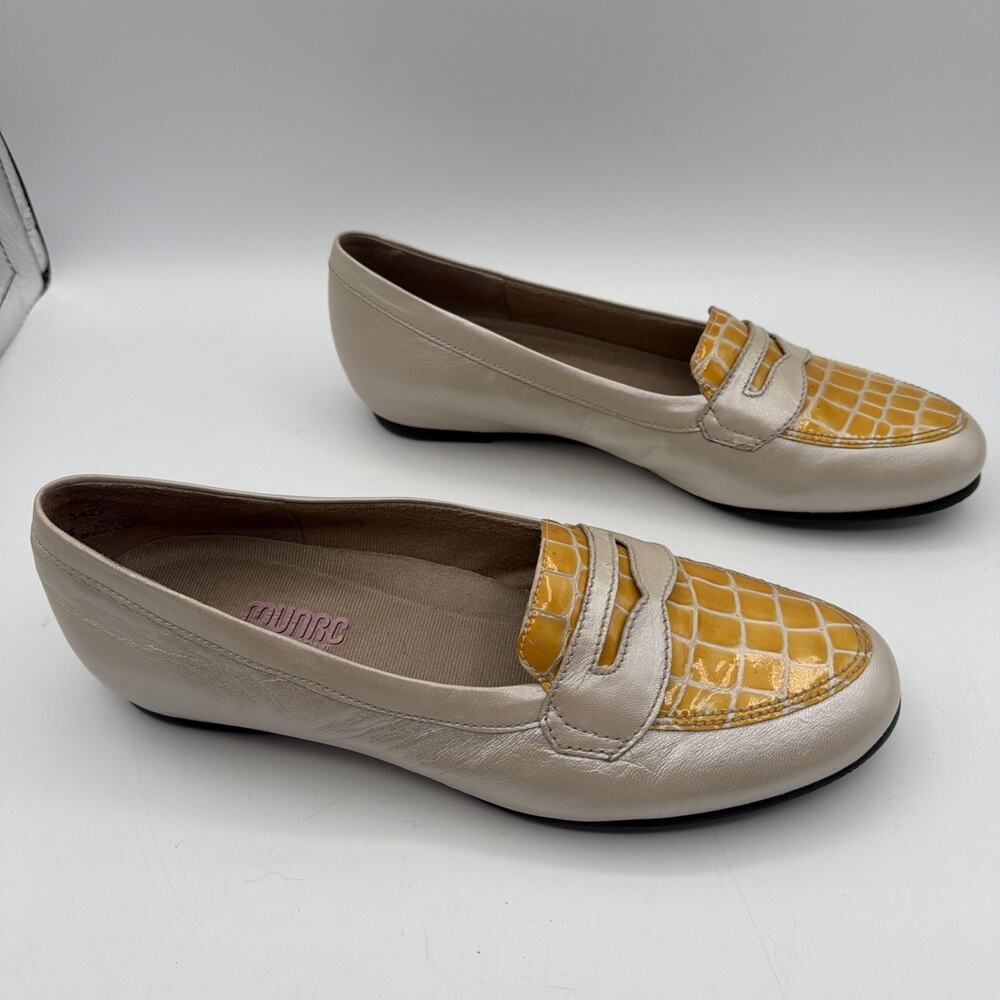 MUNRO Carrie Pearl Leather Yellow Embossed Vamp Loafers Womens Size 9